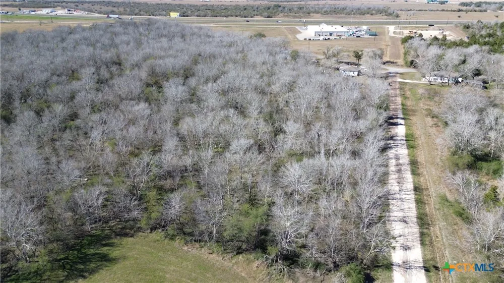 W Main Edna, TX 77957