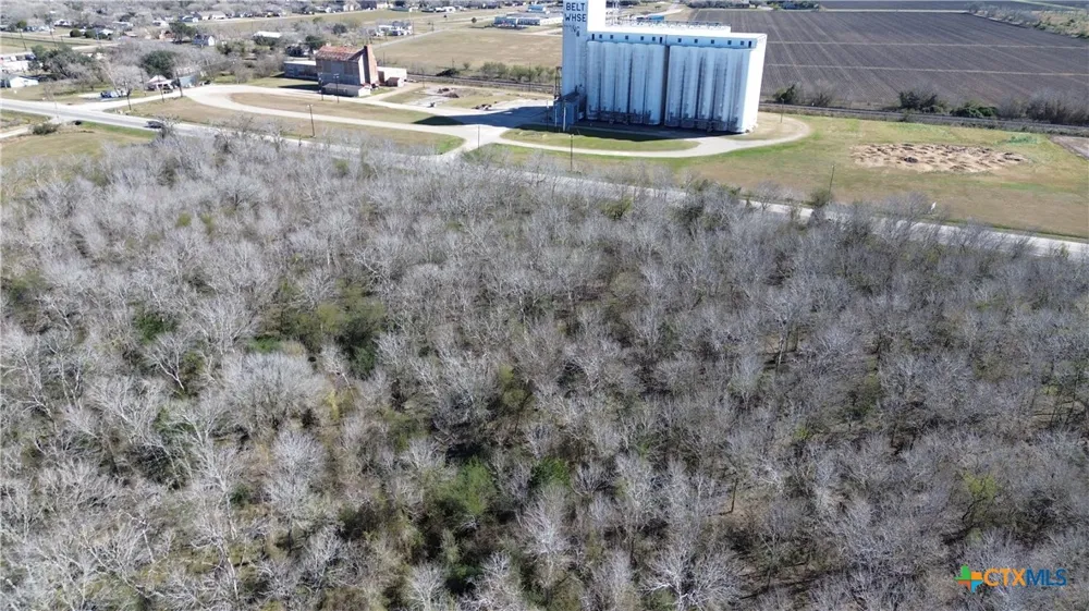 W Main Edna, TX 77957
