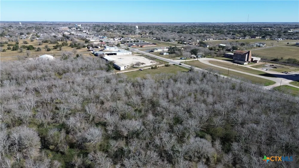 W Main Edna, TX 77957