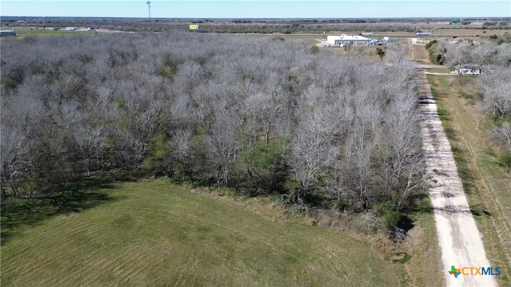 W Main Edna, TX 77957
