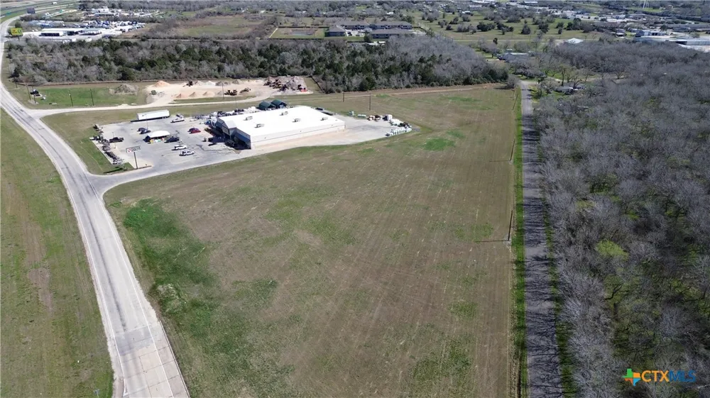 W Main Edna, TX 77957