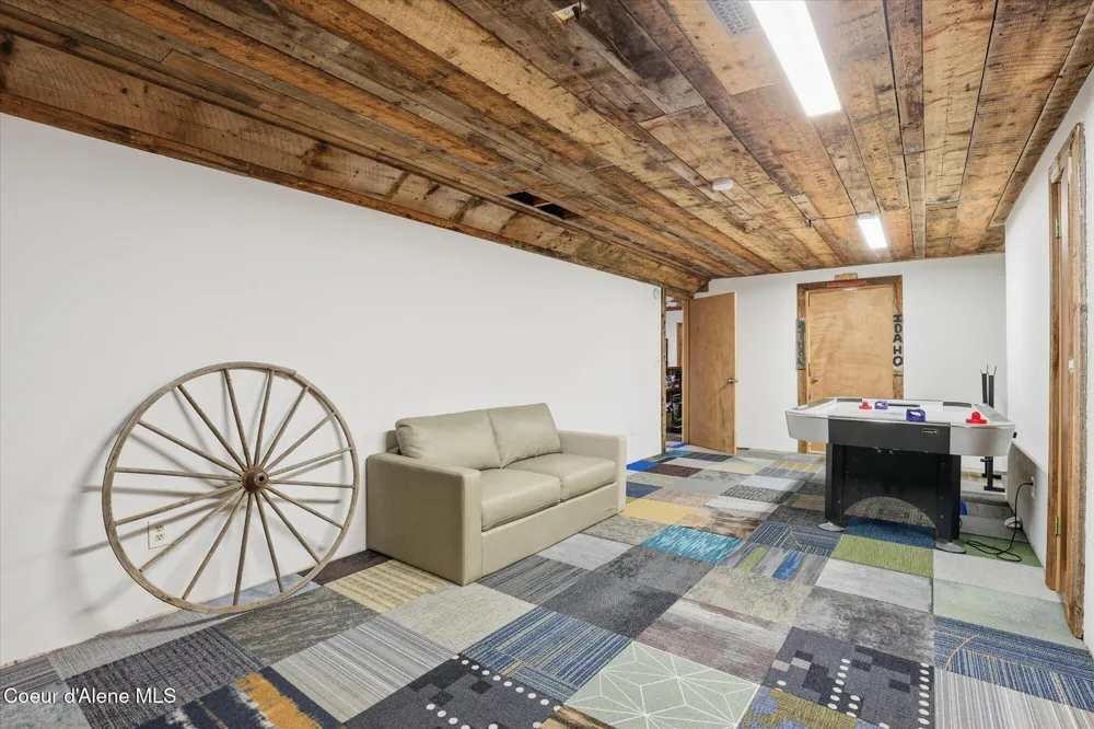 2455 W SEASONS ROAD Athol, ID 83801