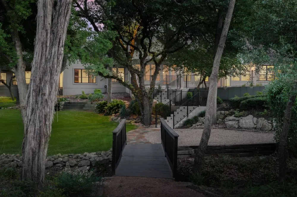 506 Konstanty Circle West Lake Hills, TX 78746