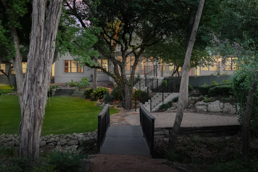 506 Konstanty Circle West Lake Hills, TX 78746