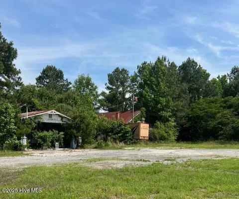 1002 Acorn Hill Road