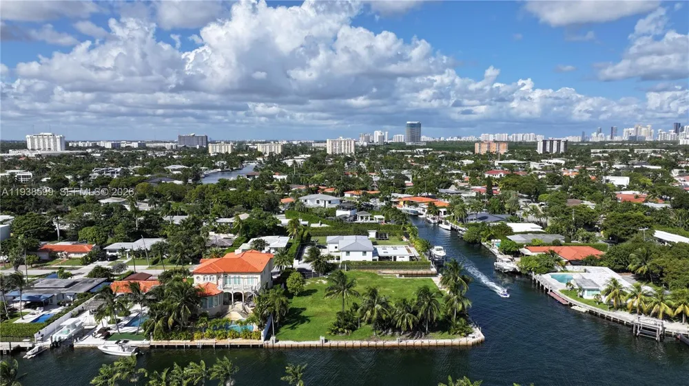 2210 NE 124th St North Miami, FL 33181