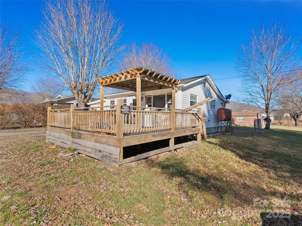 36 Lambert Lane Canton, NC 28716