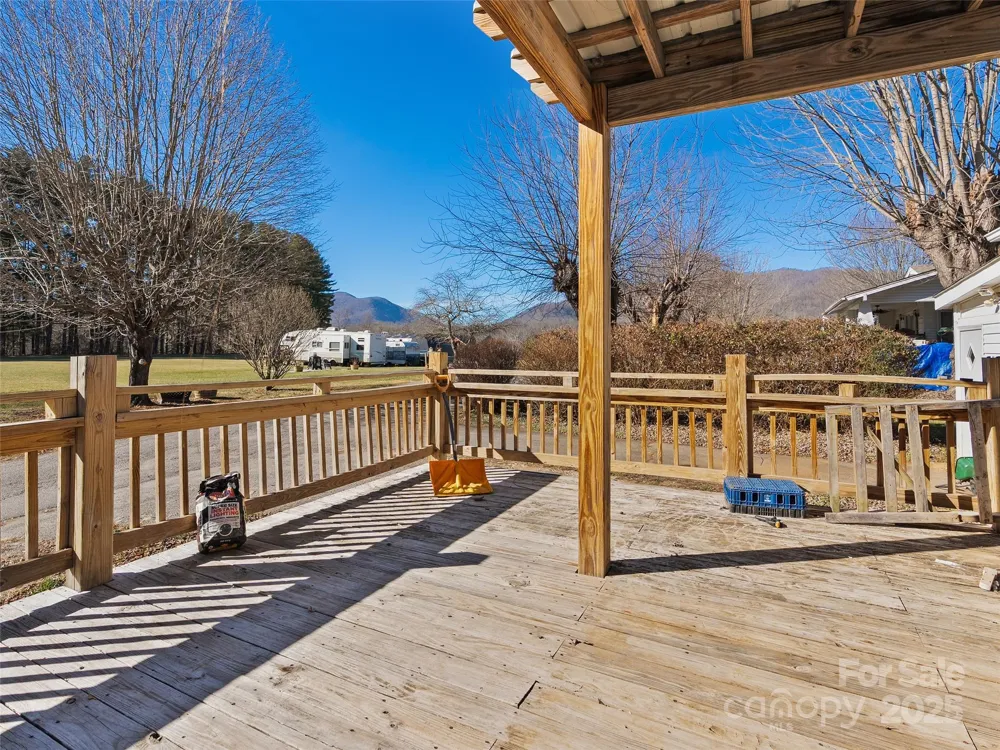 36 Lambert Lane Canton, NC 28716