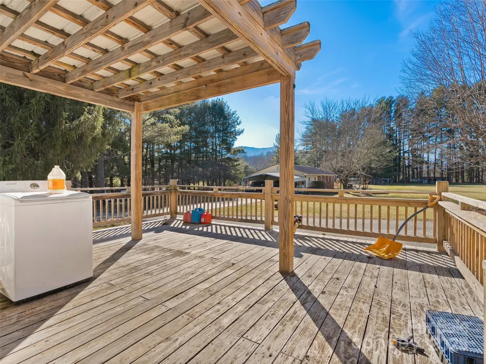 36 Lambert Lane Canton, NC 28716