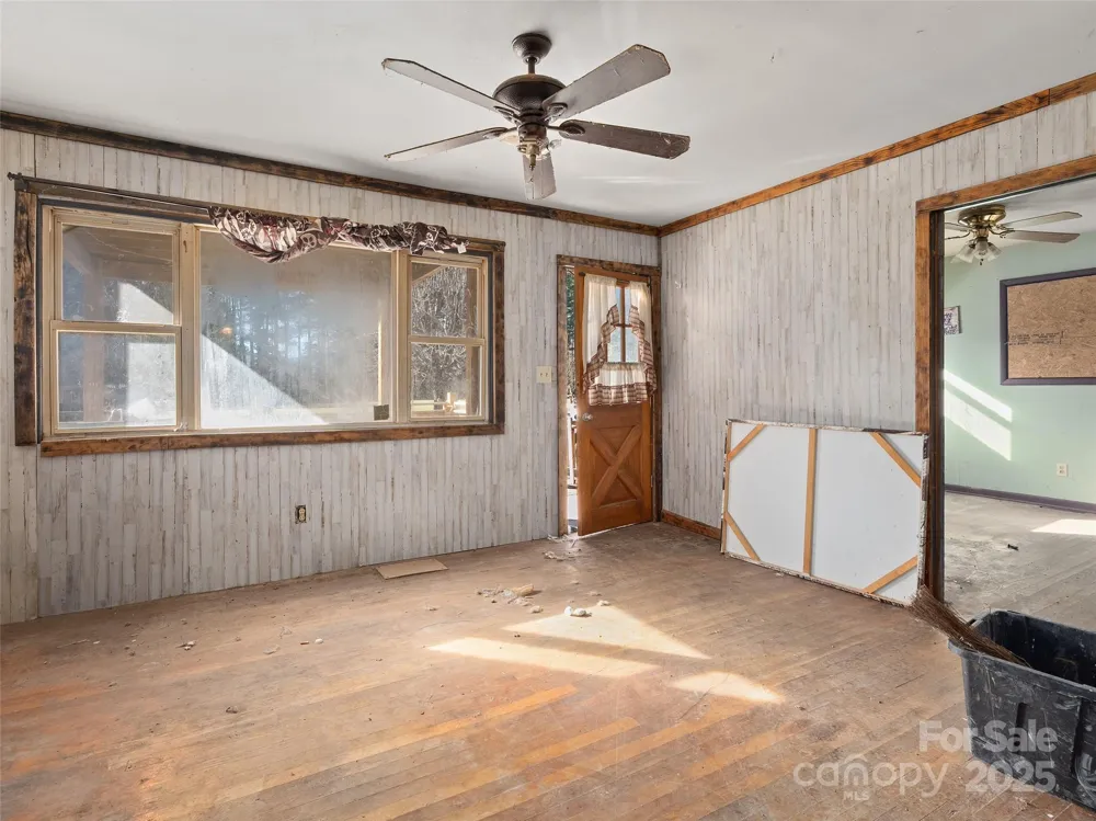 36 Lambert Lane Canton, NC 28716