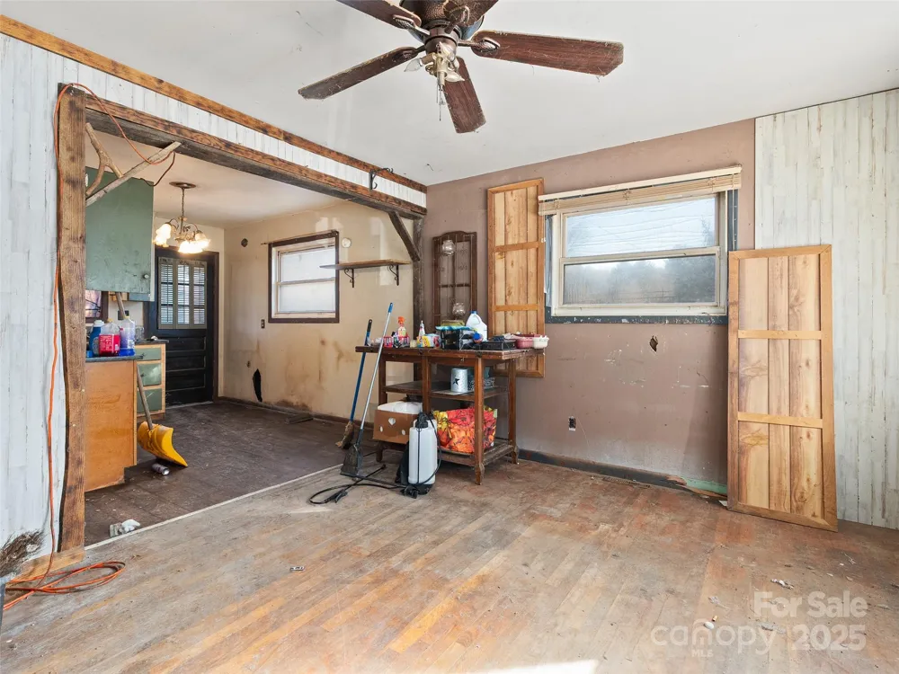 36 Lambert Lane Canton, NC 28716