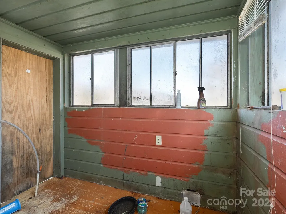 36 Lambert Lane Canton, NC 28716