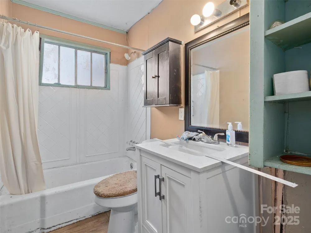 36 Lambert Lane Canton, NC 28716