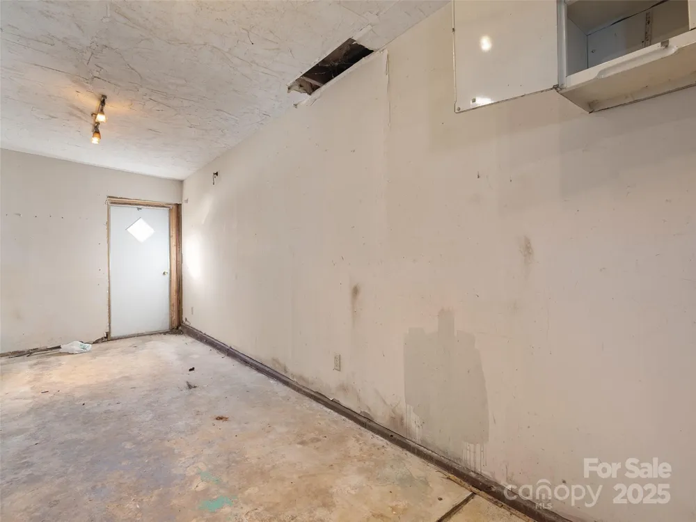 36 Lambert Lane Canton, NC 28716