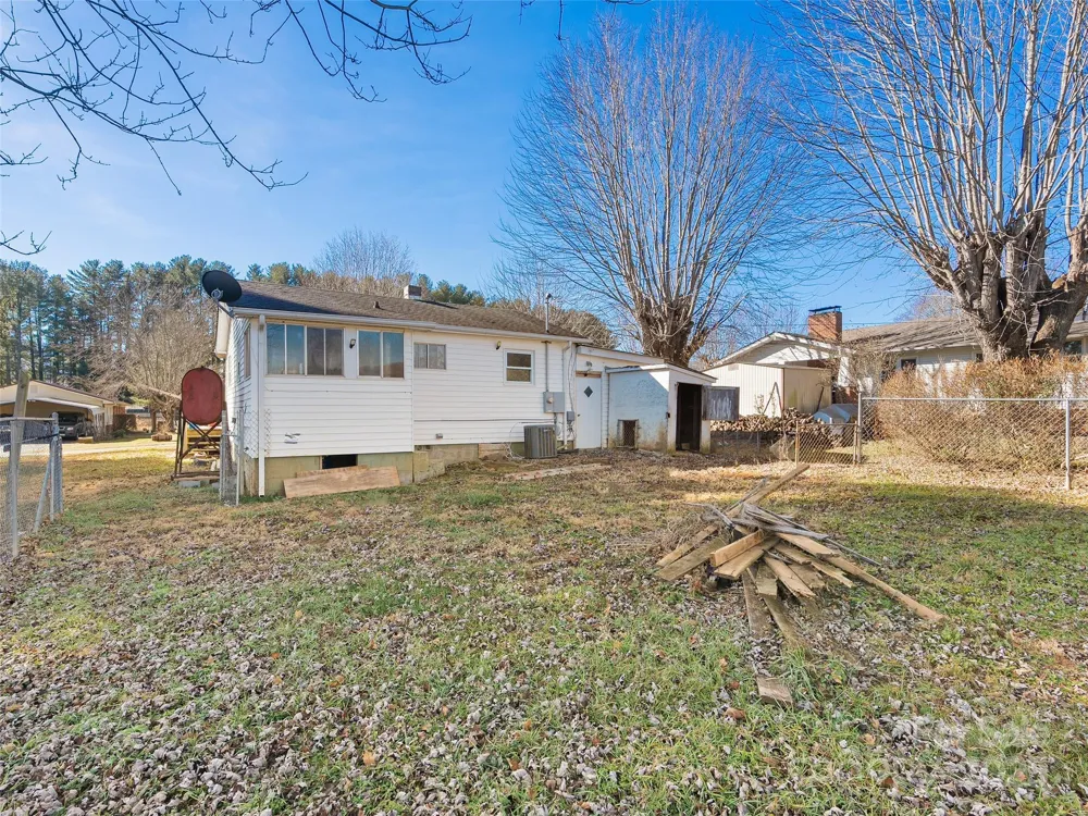 36 Lambert Lane Canton, NC 28716