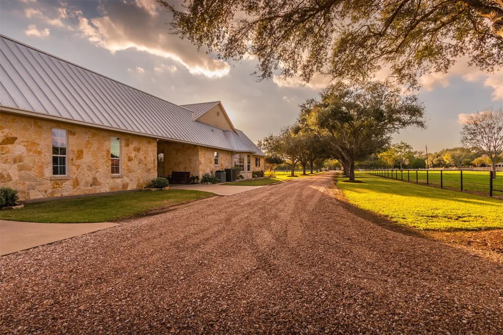 3150 Holmes Road Road Richmond, TX 77406