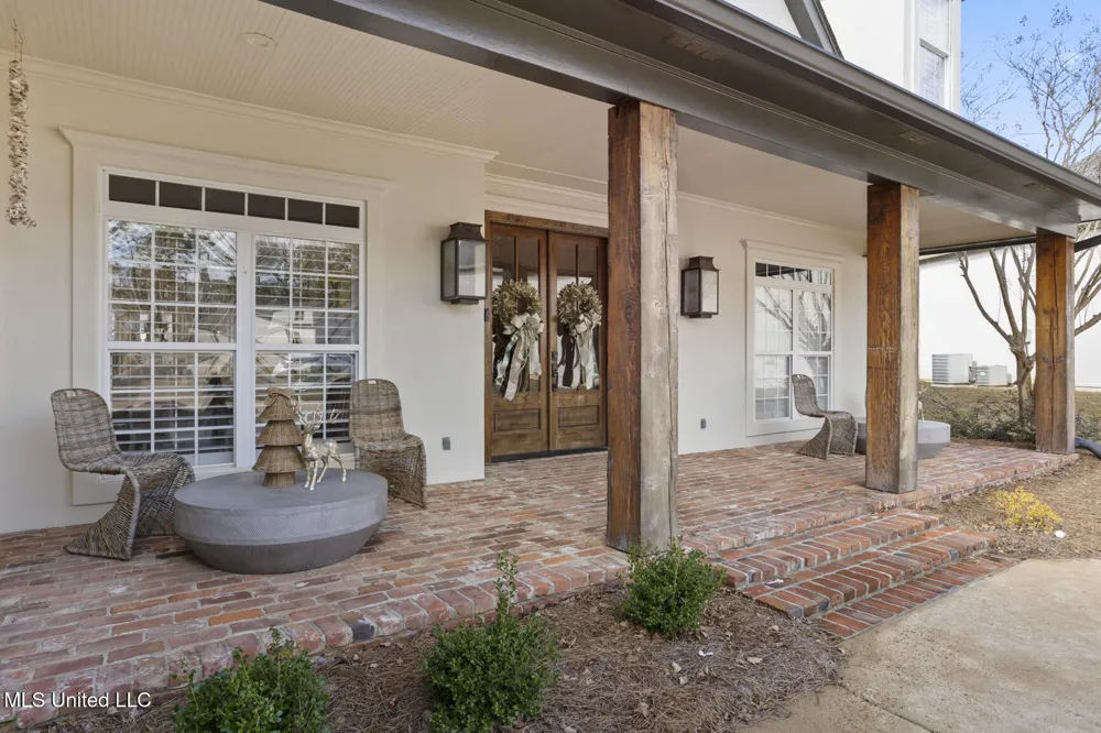 712 S Chickasaw Drive Flowood, MS 39232