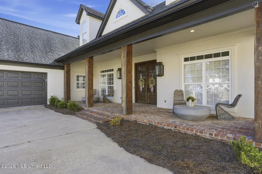 712 S Chickasaw Drive Flowood, MS 39232