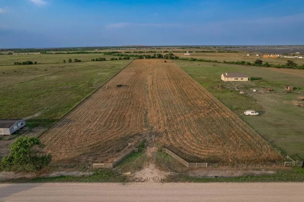 Wolfgang Road Guy, TX 77444