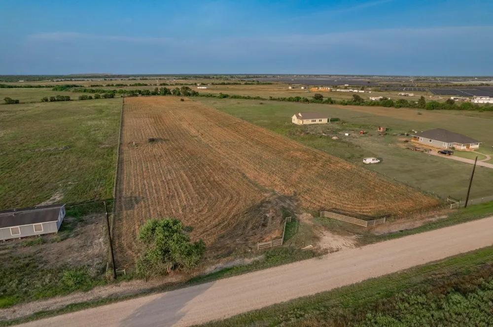 Wolfgang Road Guy, TX 77444
