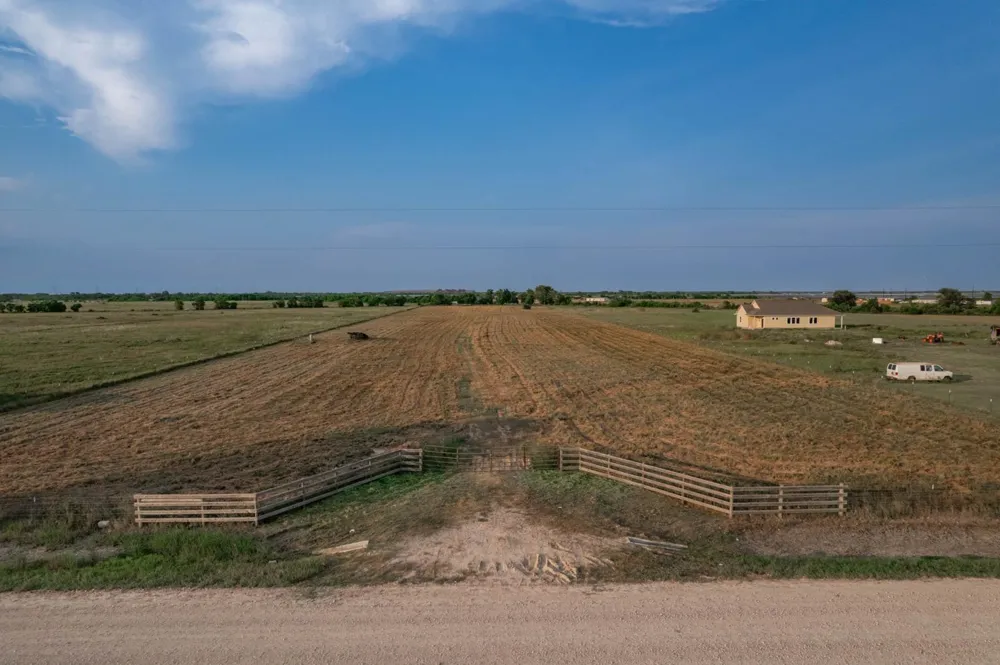 Wolfgang Road Guy, TX 77444