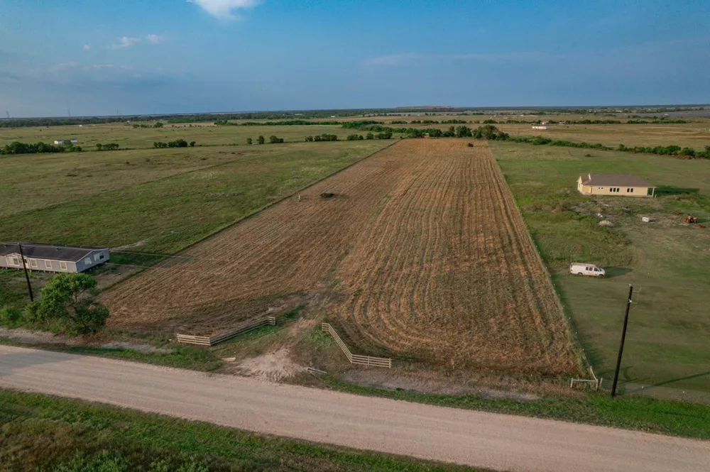Wolfgang Road Guy, TX 77444