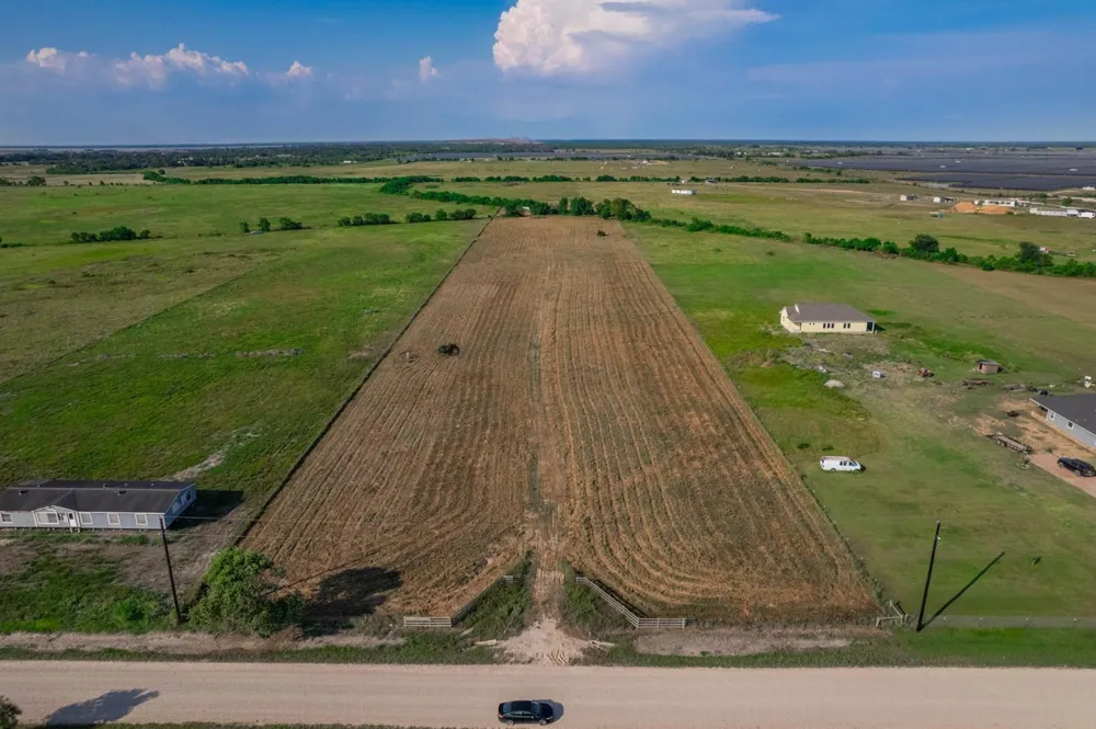 Wolfgang Road Guy, TX 77444