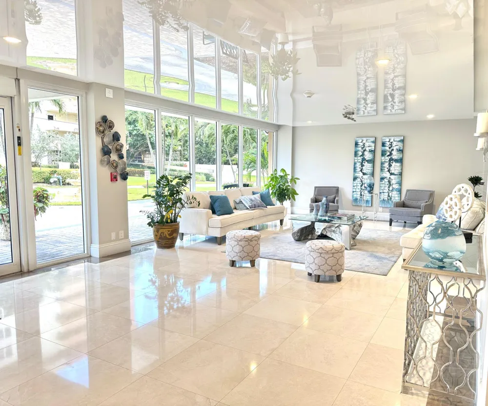 1150 Hillsboro Mile #707