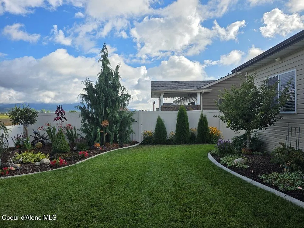 8557 Scotsworth Street Post Falls, ID 83854