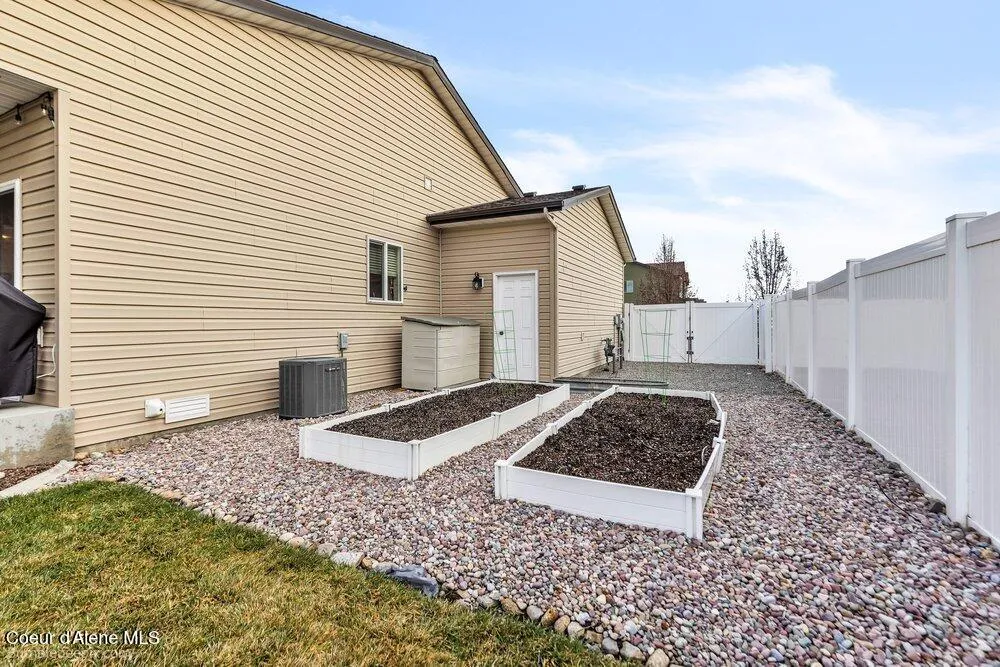 8557 Scotsworth Street Post Falls, ID 83854