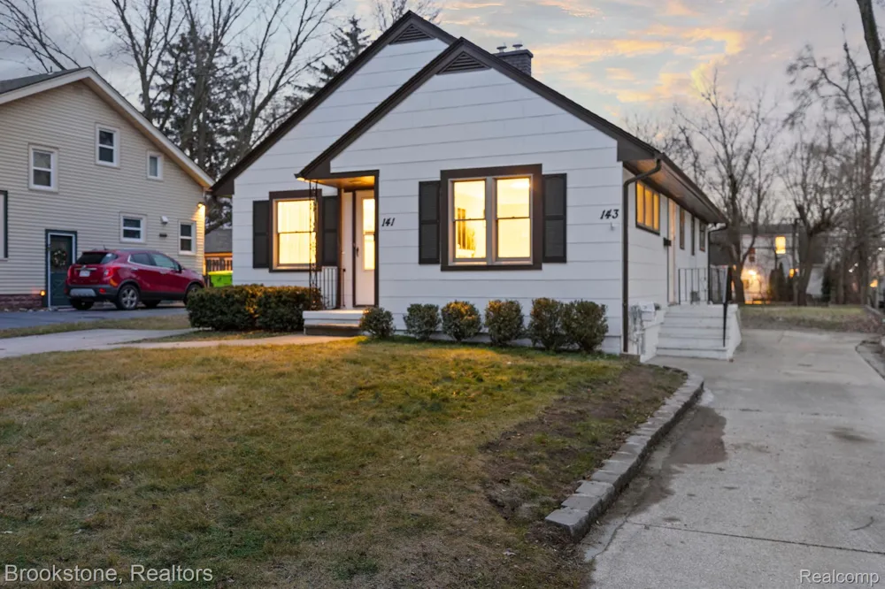 141 FERNDALE AVENUE Rochester City, MI 48307