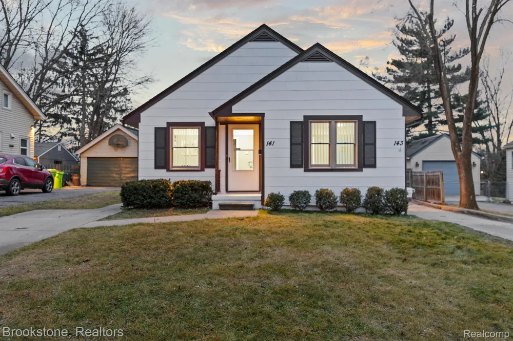 141 FERNDALE AVENUE Rochester City, MI 48307