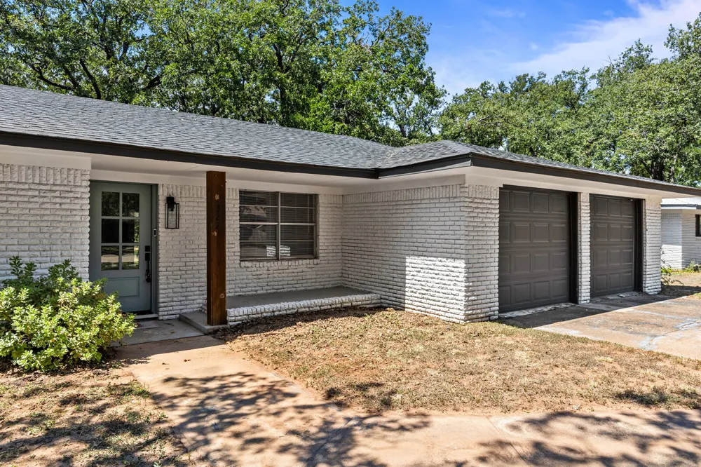 322 S BARBARA Lacy Lakeview, TX 76705