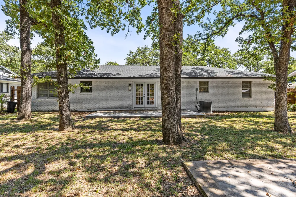 322 S BARBARA Lacy Lakeview, TX 76705