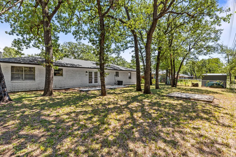 322 S BARBARA Lacy Lakeview, TX 76705