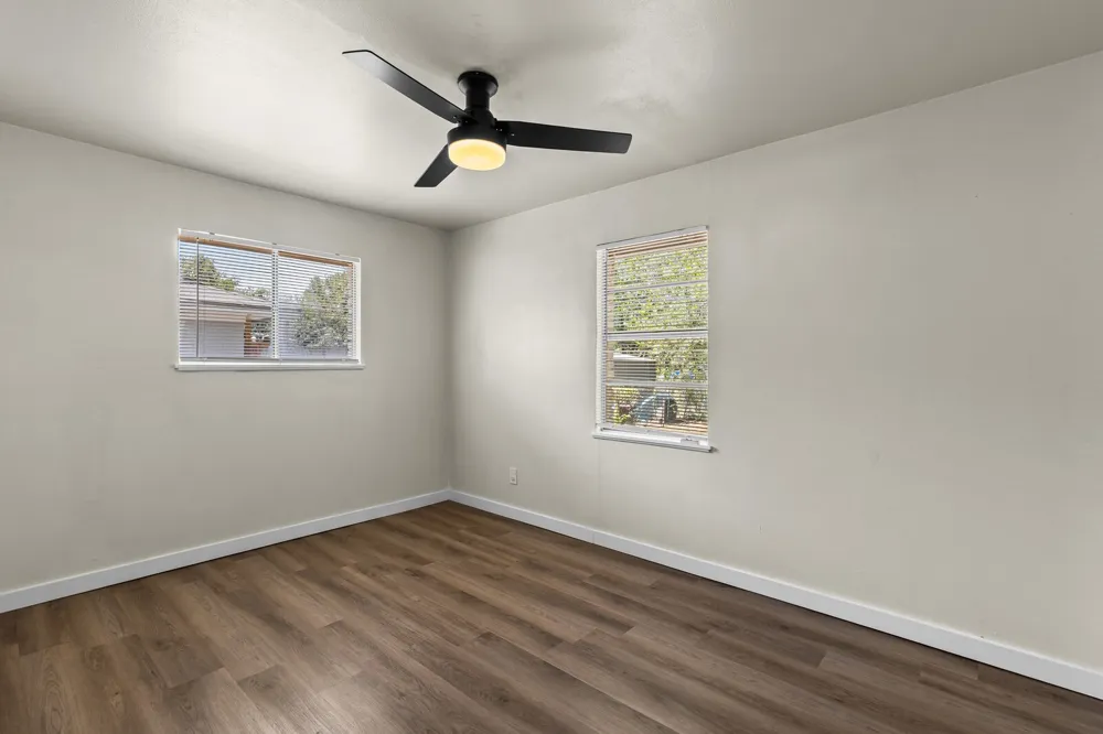 322 S BARBARA Lacy Lakeview, TX 76705