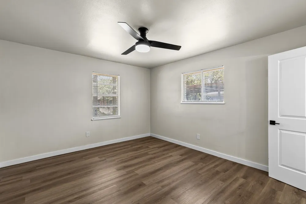 322 S BARBARA Lacy Lakeview, TX 76705