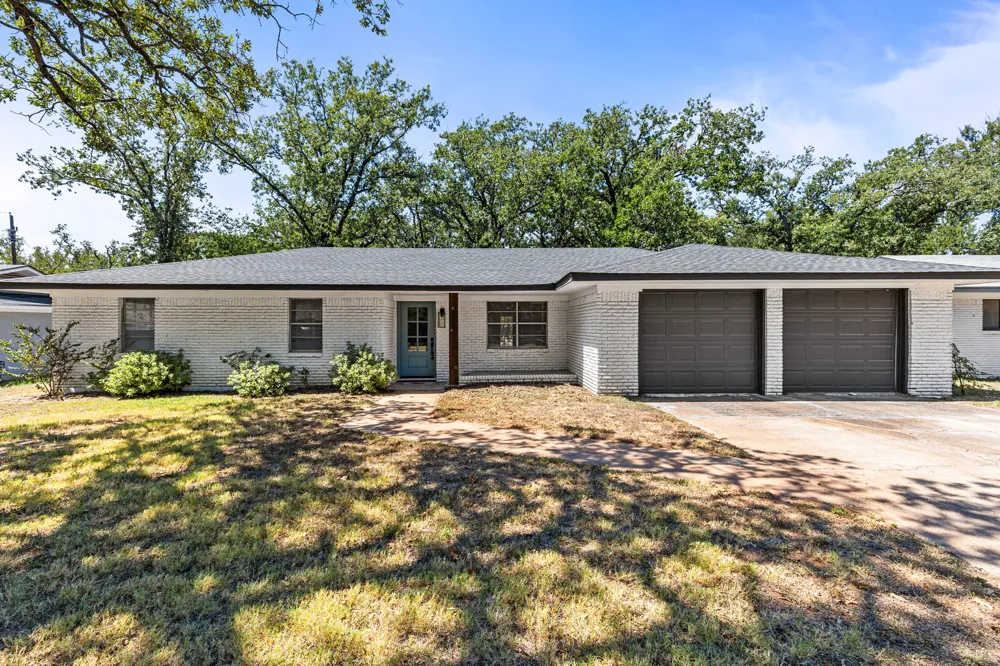 322 S BARBARA Lacy Lakeview, TX 76705
