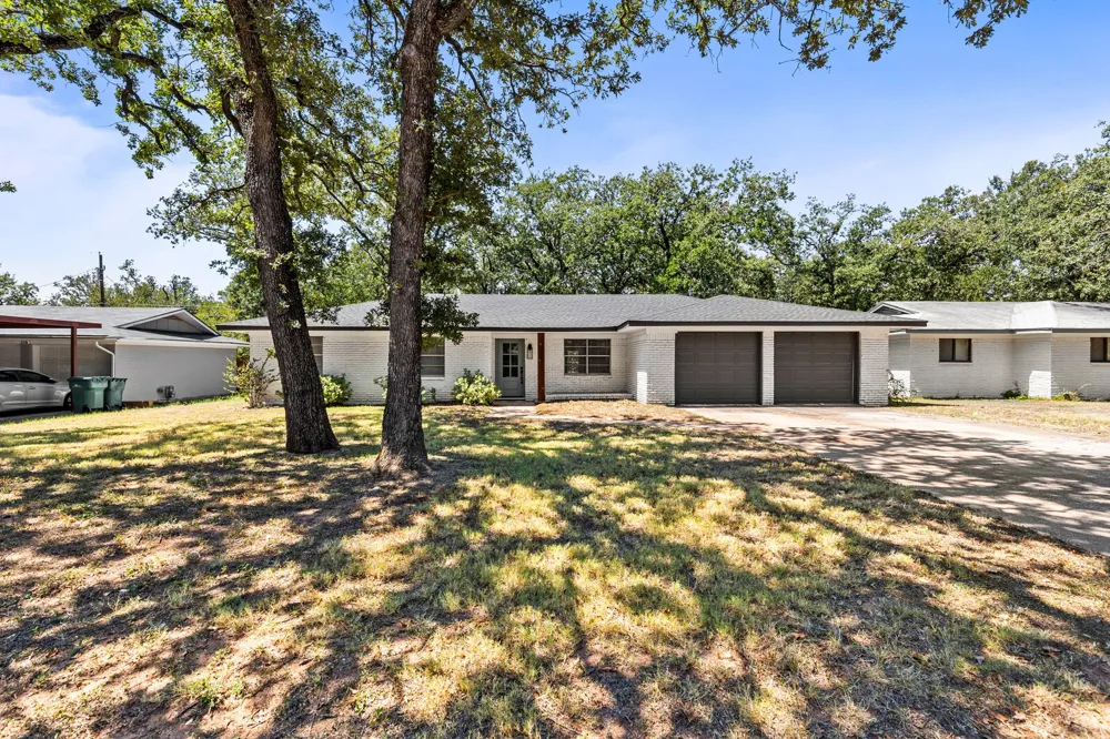 322 S BARBARA Lacy Lakeview, TX 76705