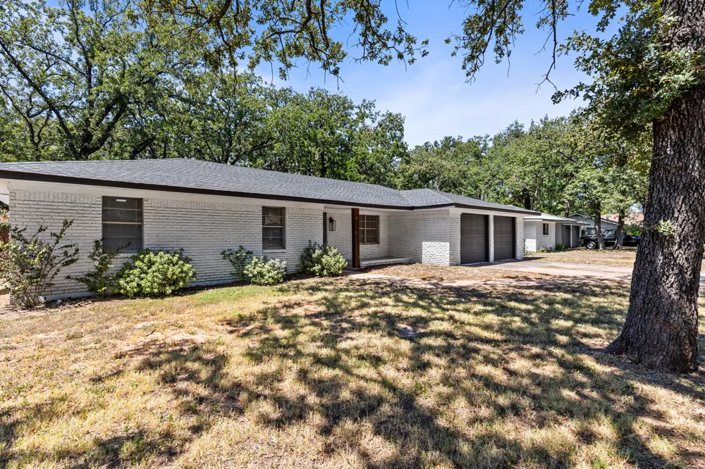 322 S BARBARA Lacy Lakeview, TX 76705