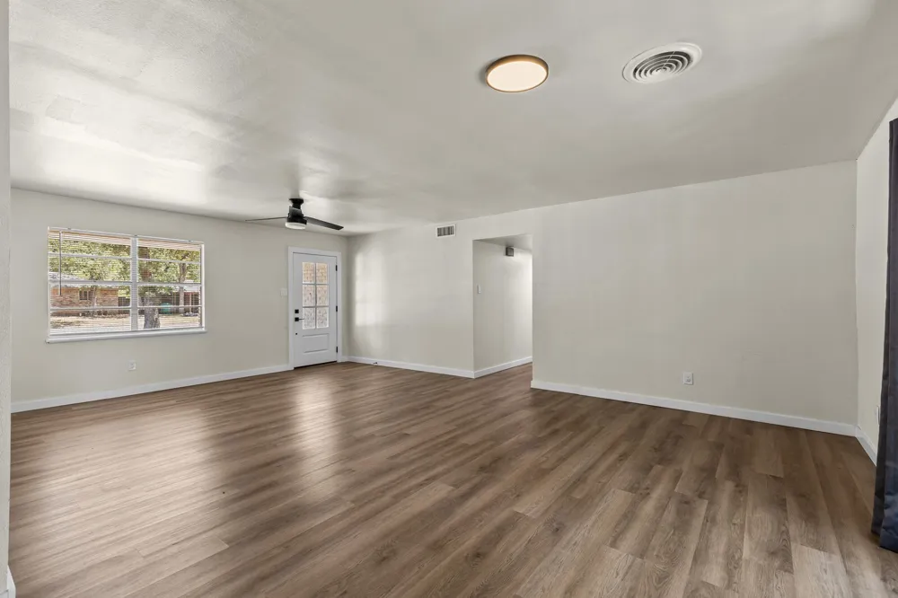 322 S BARBARA Lacy Lakeview, TX 76705