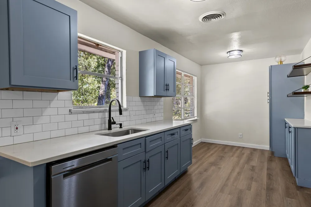 322 S BARBARA Lacy Lakeview, TX 76705