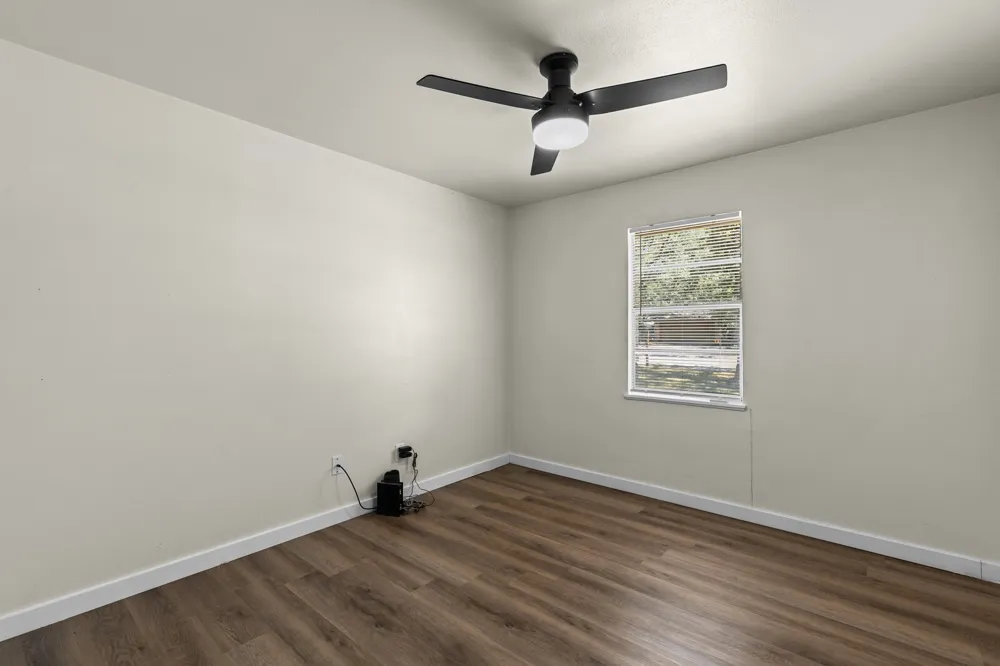 322 S BARBARA Lacy Lakeview, TX 76705