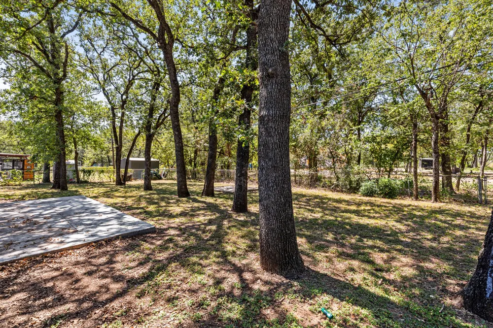 322 S BARBARA Lacy Lakeview, TX 76705