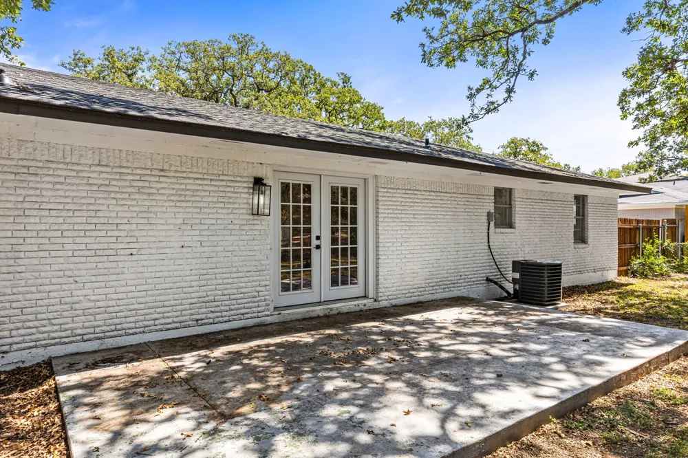 322 S BARBARA Lacy Lakeview, TX 76705