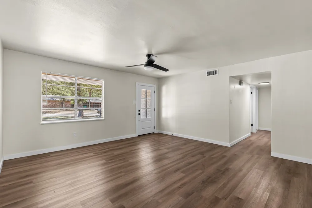 322 S BARBARA Lacy Lakeview, TX 76705