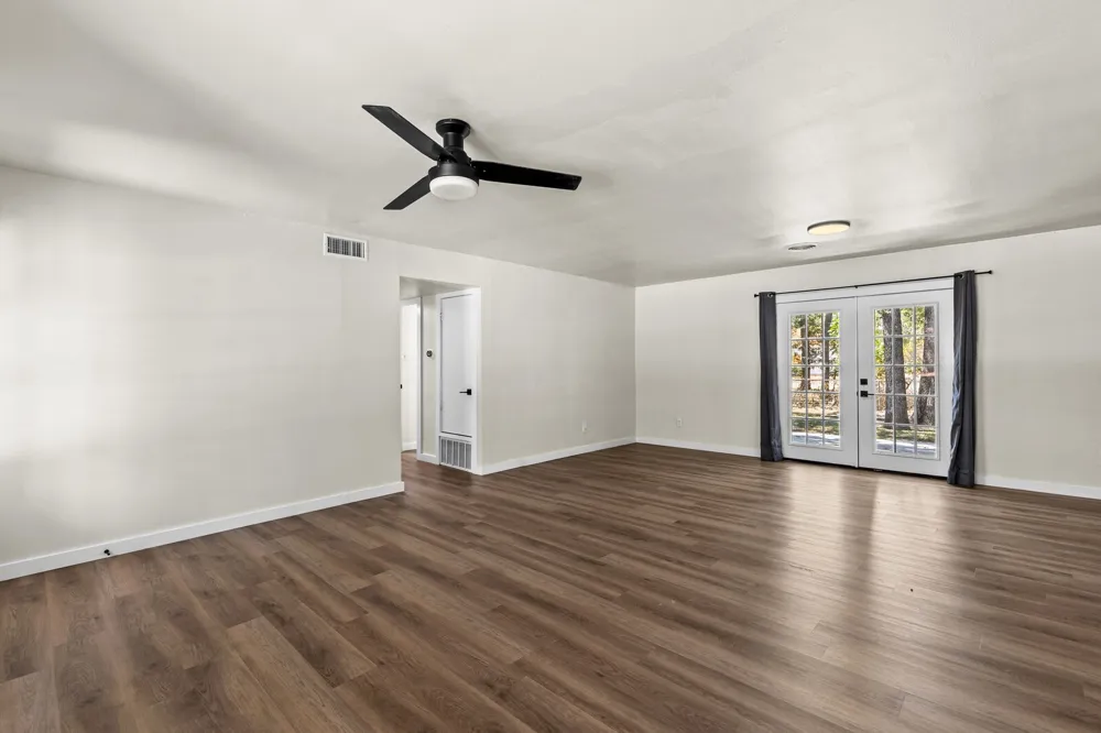 322 S BARBARA Lacy Lakeview, TX 76705