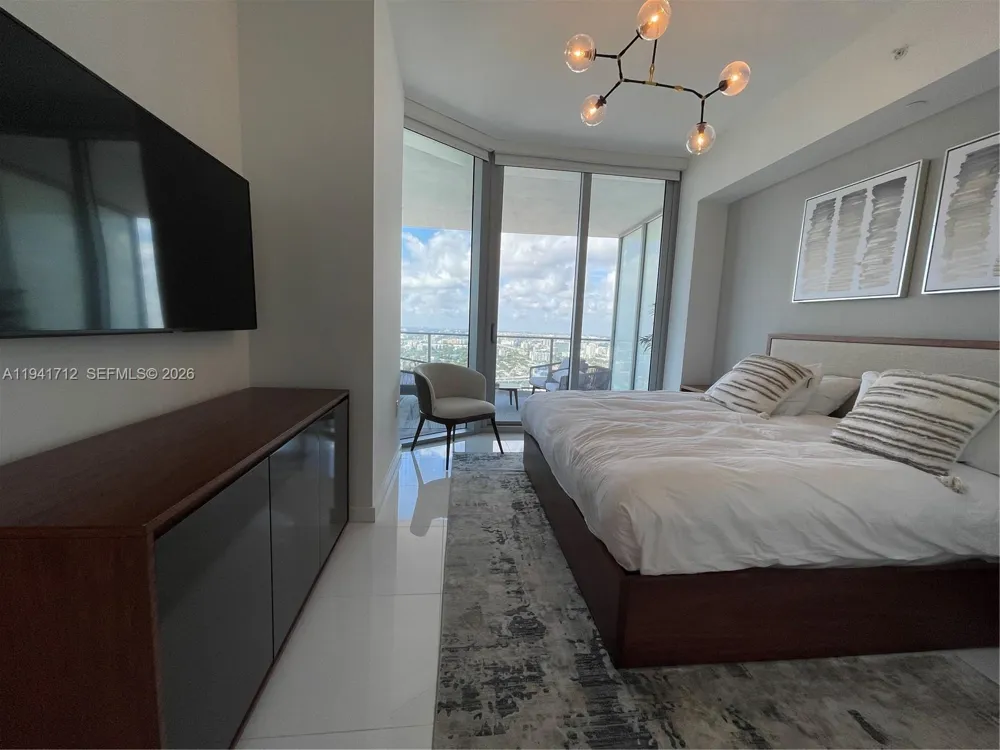 851 NE 1st Ave #3606 Miami, FL 33132