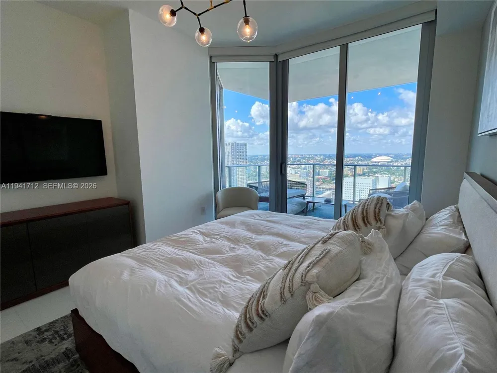 851 NE 1st Ave #3606 Miami, FL 33132