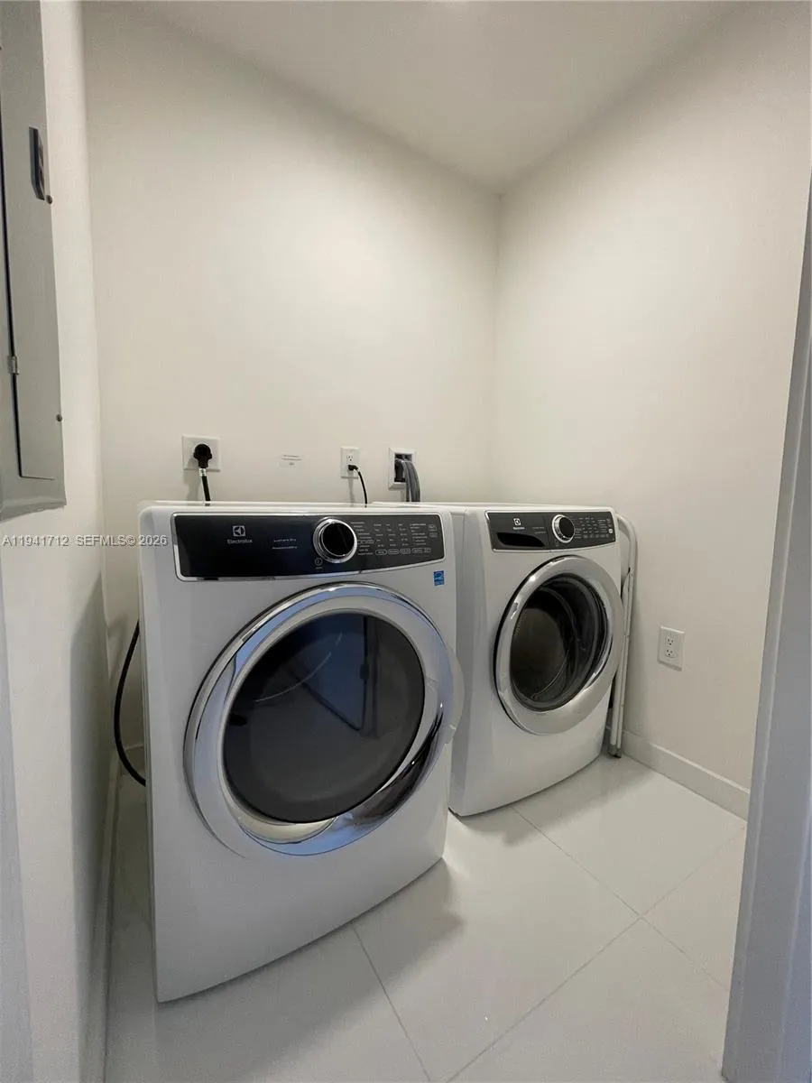 851 NE 1st Ave #3606 Miami, FL 33132
